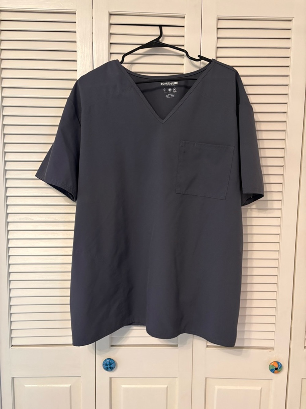 Scrubstar Unisex Short Sleeve V-Neck Scrub Top in Pewter Grey - Picture 5 of 5